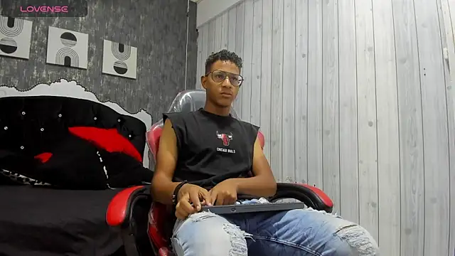 Snapshot of Yeps_pluss chatting on 10/14/25, 08:20 Yeps pluss online show from 10/14/25, 08:20