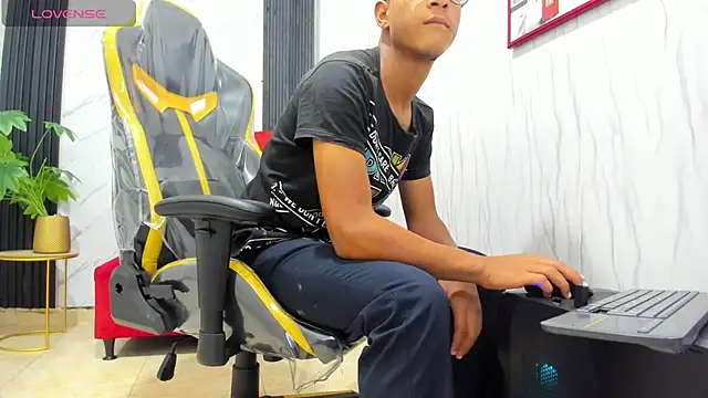 Snapshot of Yeps_pluss chatting on 10/22/25, 09:03 Yeps pluss online show from 10/22/25, 09:03