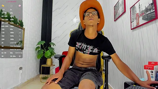 Snapshot of Yeps_pluss chatting on 10/29/25, 07:48 Yeps pluss online show from 10/29/25, 07:48