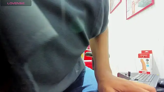 Snapshot of Yeps_pluss chatting on 10/30/25, 08:09 Yeps pluss online show from 10/30/25, 08:09