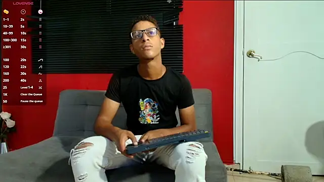 Snapshot of Yeps_pluss chatting on 11/08/25, 10:41 Yeps pluss online show from 11/08/25, 10:41