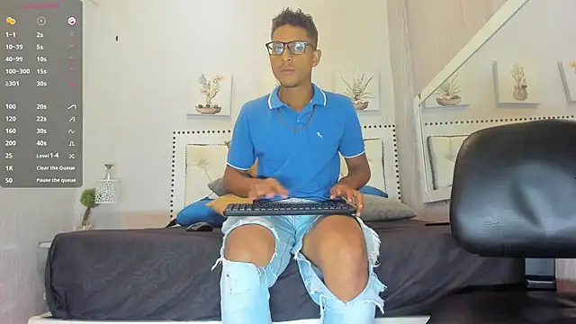 Snapshot of Yeps_pluss chatting on 11/16/25, 08:36 Yeps pluss online show from 11/16/25, 08:36