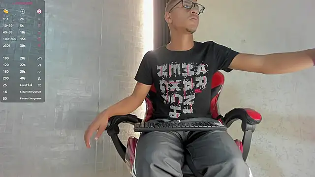 Snapshot of Yeps_pluss chatting on 11/20/25, 08:19 Yeps pluss online show from 11/20/25, 08:19