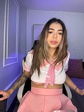 Snapshot of HoneyMollyX chatting on 10/22/25, 01:00 HoneyMollyX online show from 10/22/25, 01:00