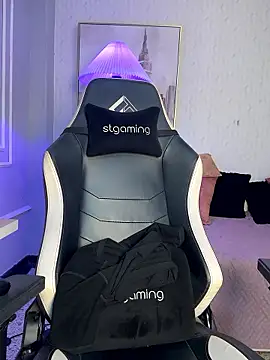 Snapshot of HoneyMollyX chatting on 10/25/25, 01:07 HoneyMollyX online show from 10/25/25, 01:07