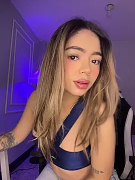 Snapshot of HoneyMollyX chatting on 10/30/25, 01:01 HoneyMollyX online show from 10/30/25, 01:01