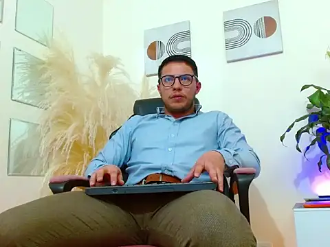 Snapshot of Damian_ferrer01 chatting on 10/14/25, 02:34 Damian ferrer01 online show from 10/14/25, 02:34
