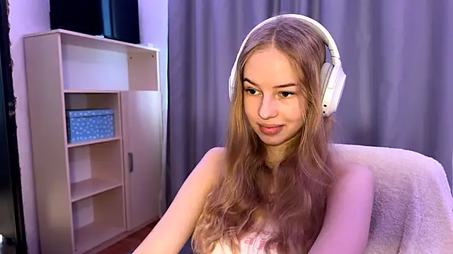 LunaCrave online show from 10/20/25, 09:54