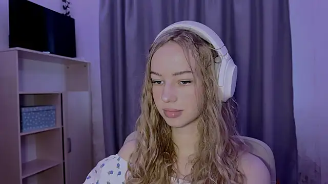 LunaCrave online show from 10/29/25, 11:56