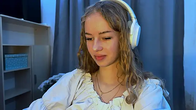 LunaCrave online show from 11/07/25, 07:19