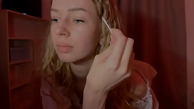 LunaCrave online show from 11/10/25, 02:16