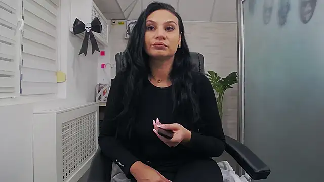 YaraXCox online show from 10/30/25, 04:47