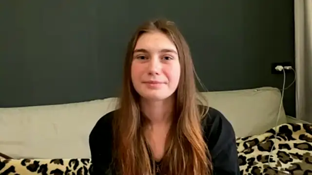 Snapshot of SueannHoffpauir chatting on 10/15/25, 06:24 SueannHoffpauir online show from 10/15/25, 06:24