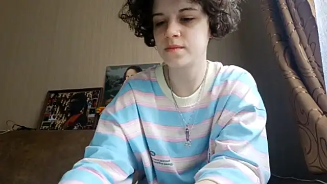 Snapshot of JesseniaHanney chatting on 10/16/25, 09:10 JesseniaHanney online show from 10/16/25, 09:10