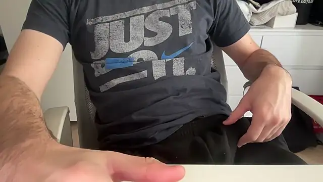 Snapshot of matrixx_9 chatting on 10/31/25, 01:12 matrixx 9 online show from 10/31/25, 01:12