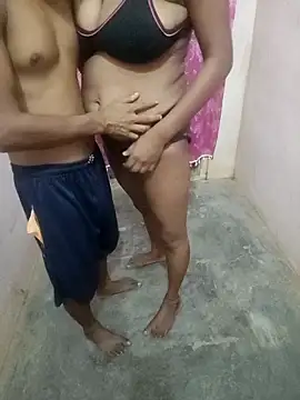 Snapshot of indian_Couple_1999 chatting on 10/10/25, 05:45 indian Couple 1999 online show from 10/10/25, 05:45