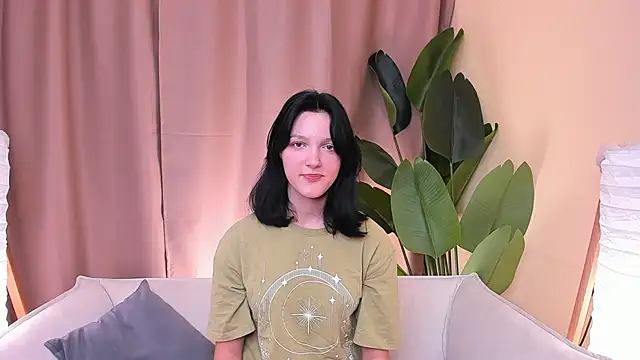 Snapshot of OletaReffner chatting on 10/18/25, 12:28 OletaReffner online show from 10/18/25, 12:28