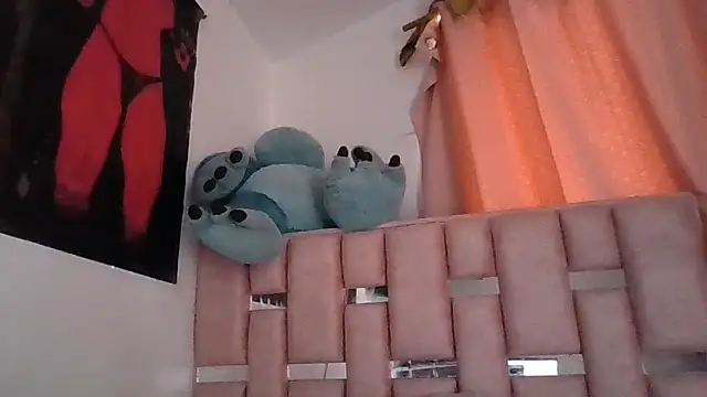 Snapshot of abby_moss_2 chatting on 11/11/25, 01:11 abby moss 2 online show from 11/11/25, 01:11