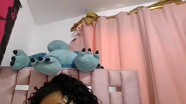 Snapshot of abby_moss_2 chatting on 11/19/25, 01:00 abby moss 2 online show from 11/19/25, 01:00