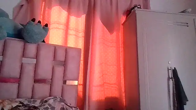 Snapshot of abby_moss_2 chatting on 11/21/25, 02:38 abby moss 2 online show from 11/21/25, 02:38