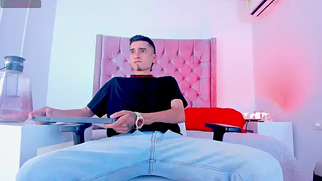 Snapshot of Ethan_Boy_ chatting on 10/29/25, 07:26 Ethan Boy online show from 10/29/25, 07:26