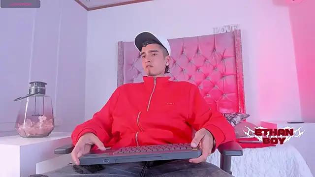 Snapshot of Ethan_Boy_ chatting on 11/25/25, 08:53 Ethan Boy online show from 11/25/25, 08:53