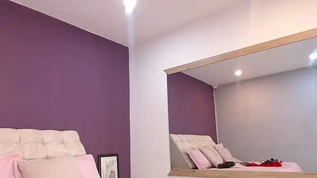 Snapshot of Valerii_Mariin chatting on 11/24/25, 07:35 Valerii Mariin online show from 11/24/25, 07:35