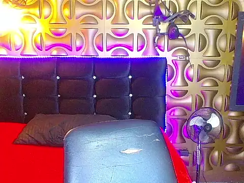 Snapshot of tinibunny chatting on 11/08/25, 07:23 tinibunny online show from 11/08/25, 07:23