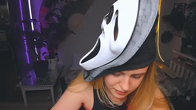 Alexa  Pirs online show from 10/17/25, 03:47