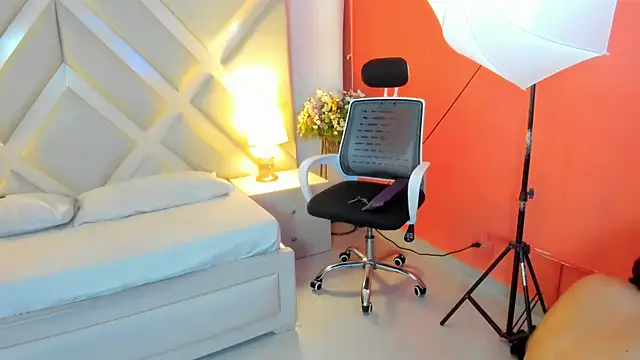 Annylittle  online show from 10/24/25, 03:58