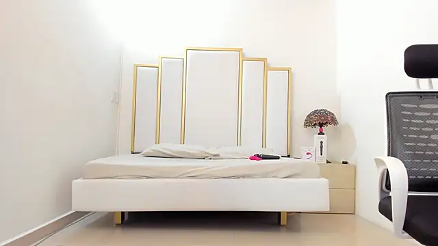 Annylittle  online show from 11/04/25, 04:11