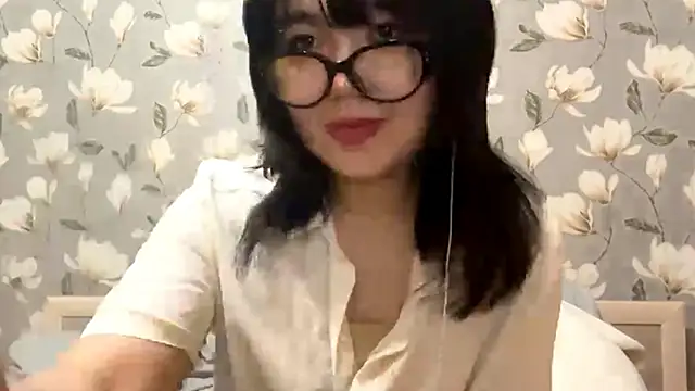 Snapshot of YunaMuse chatting on 10/10/25, 08:08 YunaMuse online show from 10/10/25, 08:08