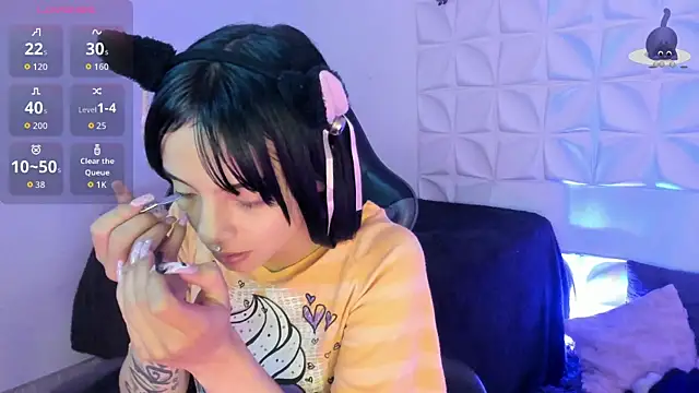 Snapshot of Barbieteeen chatting on 10/28/25, 04:38 Barbieteeen online show from 10/28/25, 04:38