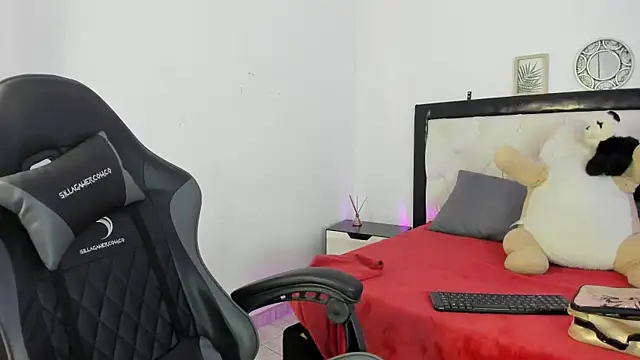 Snapshot of Barbieteeen chatting on 11/06/25, 05:19 Barbieteeen online show from 11/06/25, 05:19