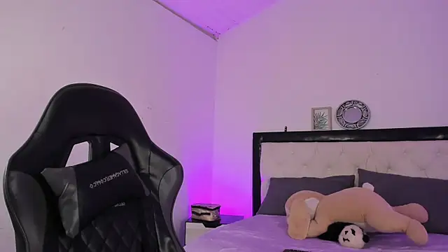 Snapshot of Barbieteeen chatting on 11/16/25, 04:07 Barbieteeen online show from 11/16/25, 04:07