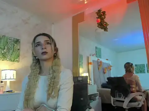 Snapshot of Sophie_teller chatting on 11/07/25, 02:00 Sophie teller online show from 11/07/25, 02:00