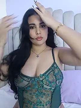 Snapshot of shainadavis chatting on 10/25/25, 02:08 shainadavis online show from 10/25/25, 02:08