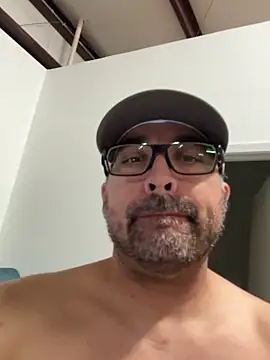 Snapshot of Fun_Time_Ron_2 chatting on 10/15/25, 04:40 Fun Time Ron 2 online show from 10/15/25, 04:40