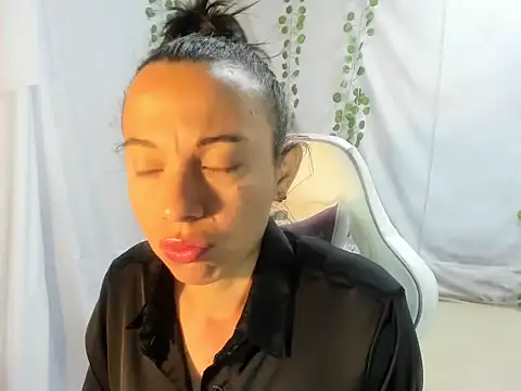 Snapshot of Perla_Jonhson_Rs chatting on 10/10/25, 01:10 Perla Jonhson Rs online show from 10/10/25, 01:10