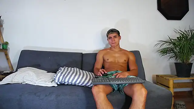 Snapshot of mirallesandbig chatting on 10/18/25, 10:21 mirallesandbig online show from 10/18/25, 10:21