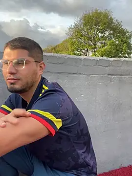 Snapshot of mirallesandbig chatting on 10/20/25, 09:59 mirallesandbig online show from 10/20/25, 09:59