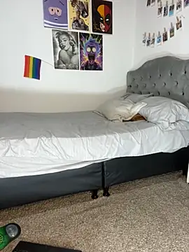 Snapshot of mirallesandbig chatting on 10/22/25, 12:00 mirallesandbig online show from 10/22/25, 12:00