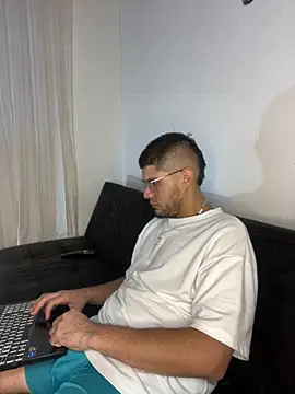 Snapshot of mirallesandbig chatting on 10/25/25, 10:48 mirallesandbig online show from 10/25/25, 10:48