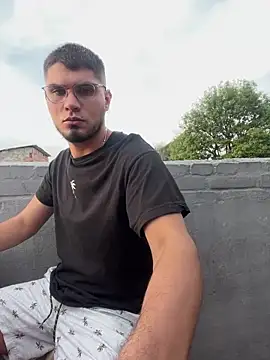 Snapshot of mirallesandbig chatting on 11/05/25, 09:59 mirallesandbig online show from 11/05/25, 09:59