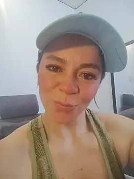 disneey2888 online show from 10/15/25, 03:45