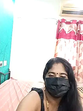 Snapshot of tamil-aunt chatting on 10/16/25, 04:24 tamil-aunt online show from 10/16/25, 04:24