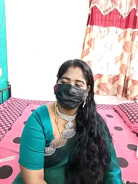 Snapshot of tamil-aunt chatting on 11/11/25, 03:39 tamil-aunt online show from 11/11/25, 03:39