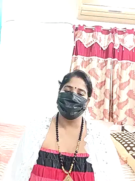 Snapshot of tamil-aunt chatting on 11/13/25, 04:28 tamil-aunt online show from 11/13/25, 04:28