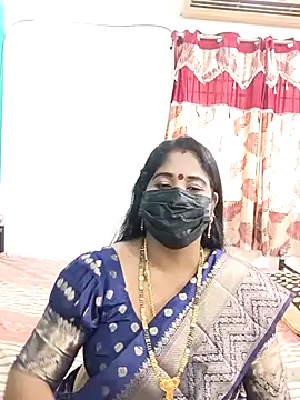 Snapshot of tamil-aunt chatting on 11/14/25, 04:44 tamil-aunt online show from 11/14/25, 04:44