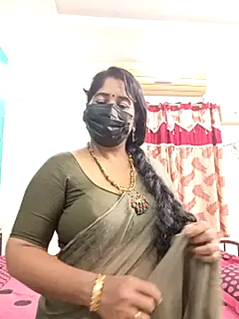 Snapshot of tamil-aunt chatting on 11/18/25, 05:17 tamil-aunt online show from 11/18/25, 05:17